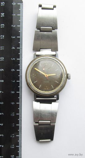 Все лоты с рубля.Часы Восток ,СССР,водонепроницаемые,тикают