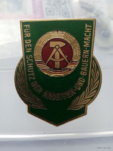 Большой тяжёлый латунный значок. Эмаль. ГДР.