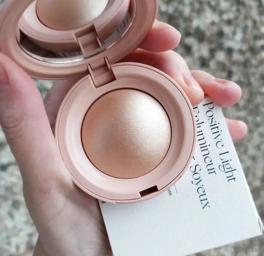 Хайлайтер Rare Beauty Positive Light Silky Touch Highlighter в оттенке Exhilarate