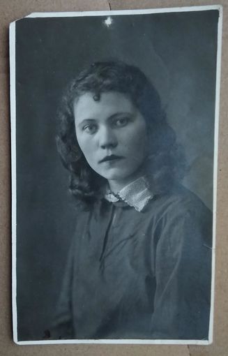 Фото Нины Уточкиной. 1937 г. 8.5х13.5 см