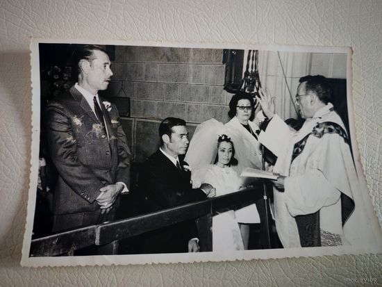 Фото 18х11,5 см. Ритуал венчания в католическом храме в Валенсии.