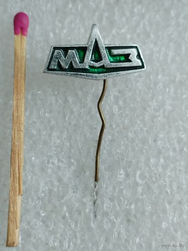Знак-фрачник. Эмблема автомобиля "МАЗ"