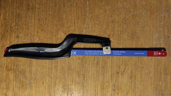 Компактная ножовка по металлу с двухсторонним полотном