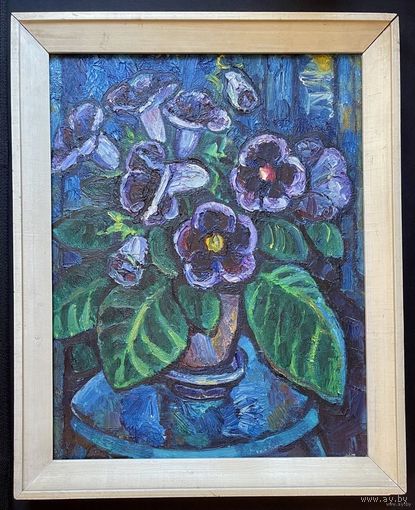 Рогалевич М.В "Глоксиния", 1974г. Холст, масло. Размер 53,5х42 см
