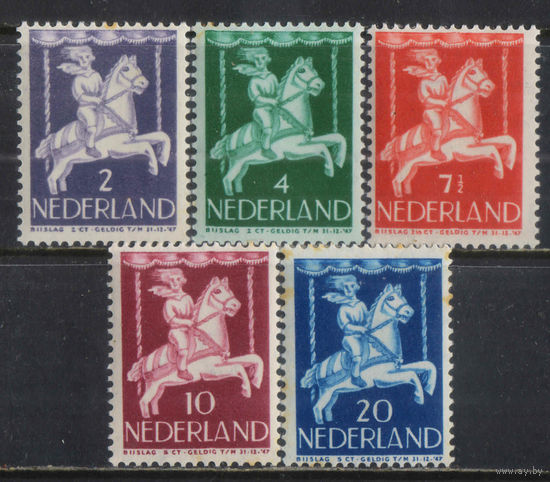 Нидерланды 1946 Вып Для детей Мальчик на карусели #472,475**