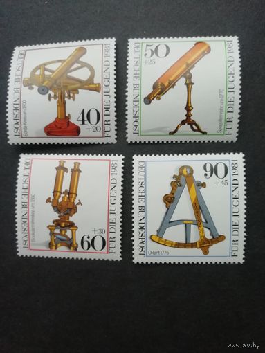 ФРГ 1981 Четыре марки серии "Оптические инструменты"(чистые**)  Mi:1090-1093 каталог 4.80 евро