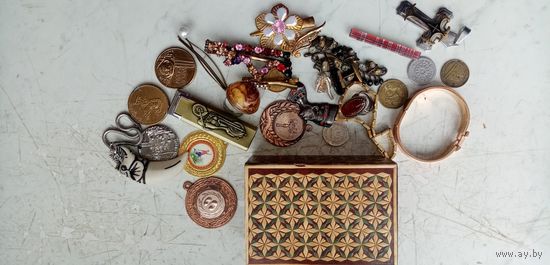 Мелочи Одним лотом со шкатулкой.