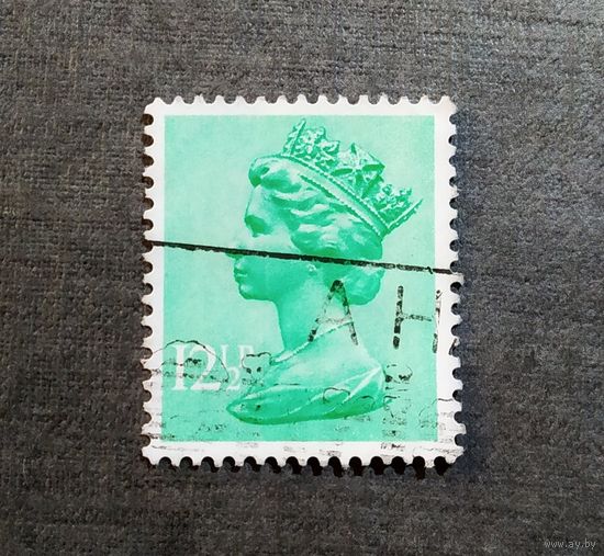 Марка Великобритания 1982 год Королева