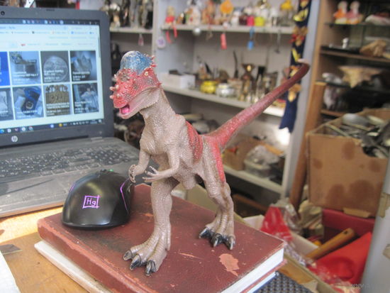 Некий динозавр.