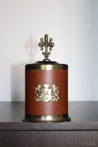 Винтажная, металлическая сигаретница.