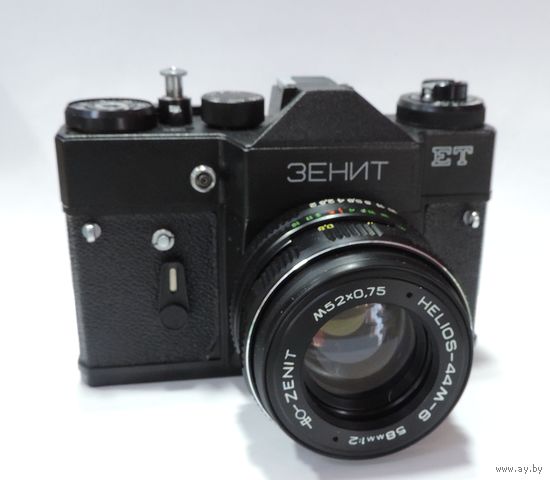 Фотоаппарат "Зенит с объективом HELIOS 44M-6". Исправный.