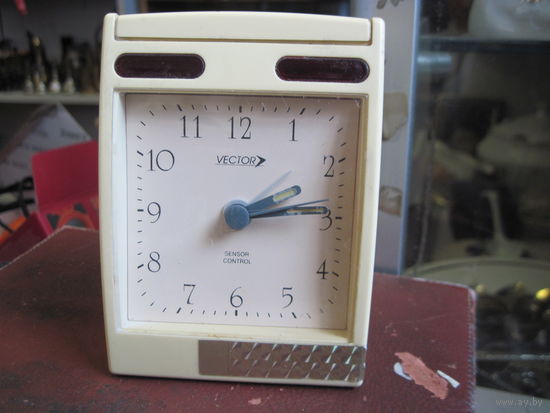Часы-будильник VECTOR sensor control.