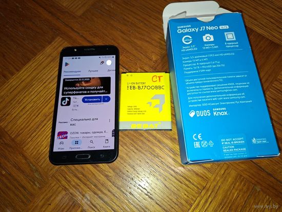 Телефон Samsung Galaxy j7 Neo
