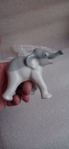 КОЛЛЕКЦИОННАЯ ФАРФОРОВАЯ СТАТУЭТКА СЛОНЁНОК АРТЕЛЬ ПРОГРЕСС СССР ОРИГИНАЛ  .  Распродажа Коллекции !!! . Экспресс  Аукцион не с рубля без МПЦ и прочего 3 ДНЯ  .Много лотов в продаже .