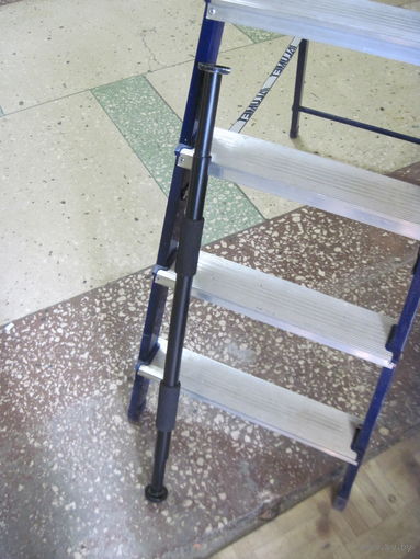 Штанга для турника металлическая регулируемая по длине.