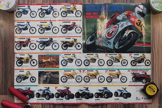 Редкий плакат 1990 года 70 лет ФИРМЕ ПРОДУКЦИЯ КОМПАНИИ SUZUKI  РЕДКОСТЬ