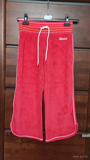Капри Reebok размер S, новые. Красивые, яркие, новые,  биркой. Очень мягкие и приятные на ощупь. Длина 76 см, ПОталии 35 см + тянется.