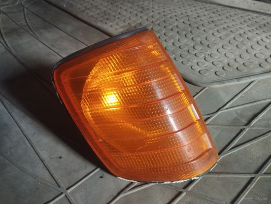 Поворотник правый Mercedes E W124