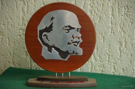 Барельеф ЛЕНИН  ( диаметр 16 см , высота 18 см )