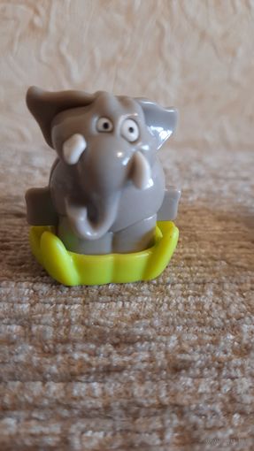 Фигурка из киндера "Слон"