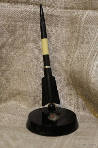 РУЧКА ЧЕРНИЛЬНАЯ С ПОДСТАВКОЙ ТЕМАТИЧЕСКАЯ РАКЕТА ВОСТОК 1963 ГОД