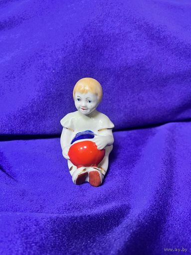 Девочка с мячиком фарфор Городница