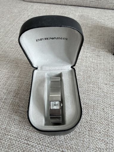 Armani женские часы браслет.