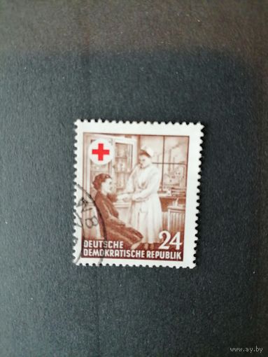 ГДР 1953 Марка "Годовщина создания "Красного креста" в ГДР" (гашение без клея со следами от наклейки) Mi.385 каталог 2.00 евро