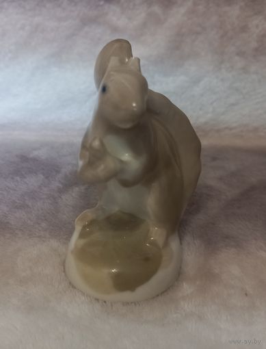 Статуэтка. Белка.