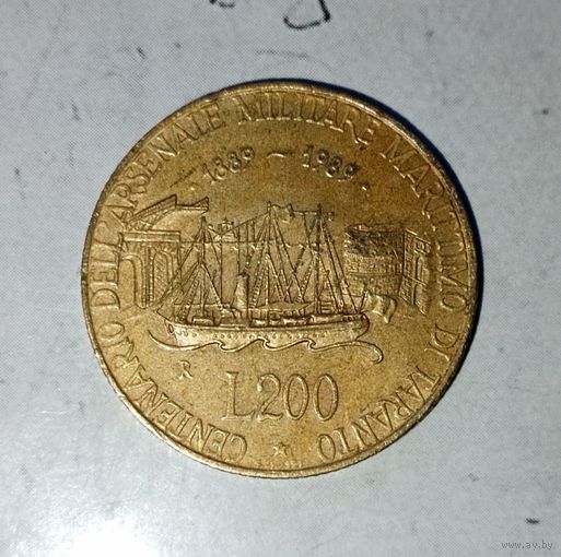 200 лир 1989 года Италия. Итальянская Республика. 100 лет морской военной базе Таранто. Шикарная родная патина! Единственная на аукционе!