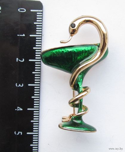 Все лоты с рубля.Брошь медицинская,чаша Гигеи