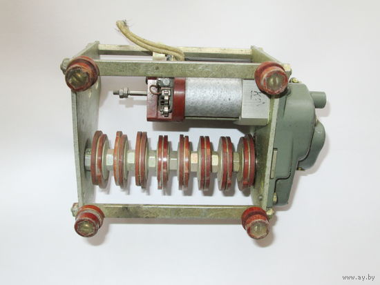 Двигатель с двухскоростным редуктором