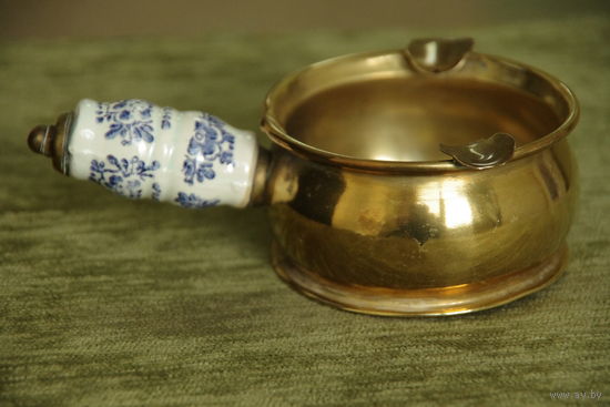 Пепельница латунная ( 9 см х 14 см , высота 4,5 см )