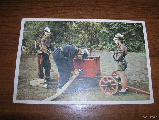 Дети. Юные пожарные Пожарная каска Мотопомпа Германия 1950-60-е Чистая