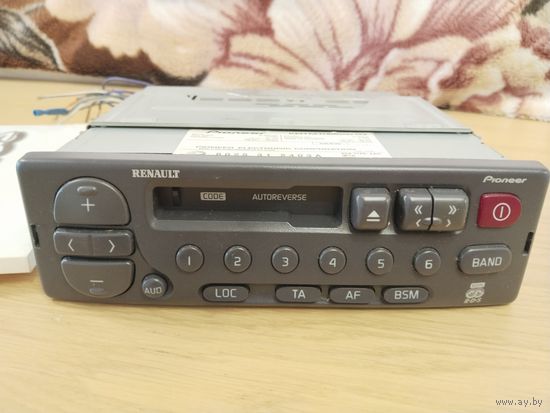 Автомагнитола Pioneer KEH-M1066zrn-03 с автомобиля RENAULT. Бонус: комплект док на RENO ESPECE в фирменной сумке