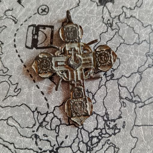 Крестик нательный старинный штурвал 5 см на 3,5 см