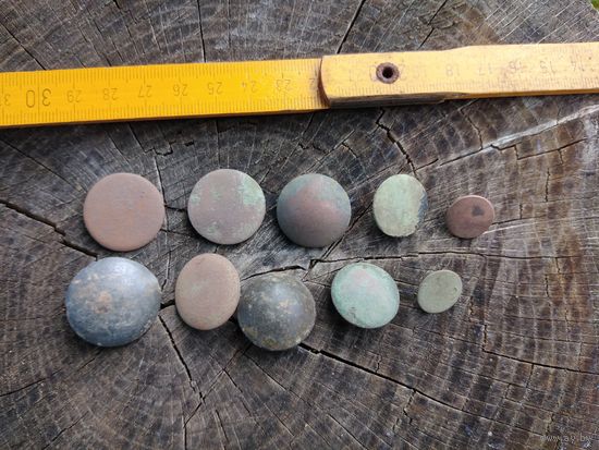 Пуговицы 10 штук. Старые. С надписями (8). Находка