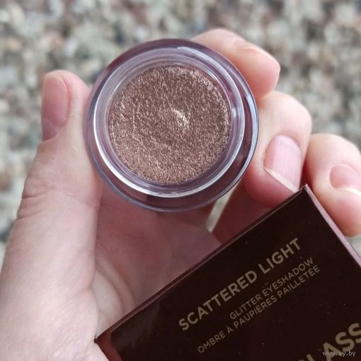 Кремовый глиттер Hourglass Scattered Light Glitter Eyeshadow в оттенке Smoke