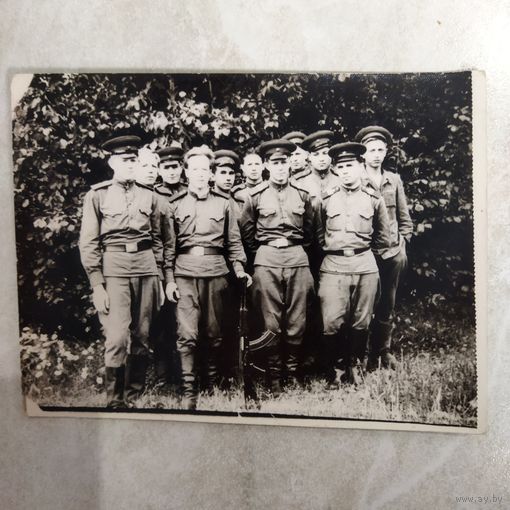 Фотография. История СССР в лицах. Солдаты СССР. АК-47. 1950-е.