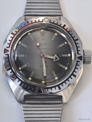 Часы Восток СССР. Антимагнитные. Корпус нержавеющая сталь. Водонепроницаемые. Амфибия. с браслетом.