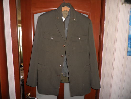 Китель офицерский(176-104-92) и 6 рубашек(50-3 и 50-2) новые,одна Б\У.С рубля.