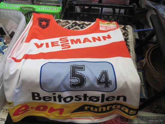 Майка-бип 54 с этапа Кубка мира по биатлону в Бейтостолене 2004 года.