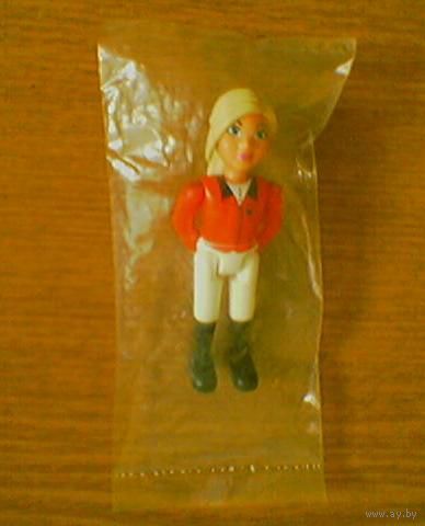 Лего Блондинка наездница всадница в красном сюртуке (LEGO Minifigures: Belville Female - Horse Rider, White Shorts, Red Shirt, Light Yellow Hair Ponytail 7585 Horse Stable (Конюшня, верховая езда)