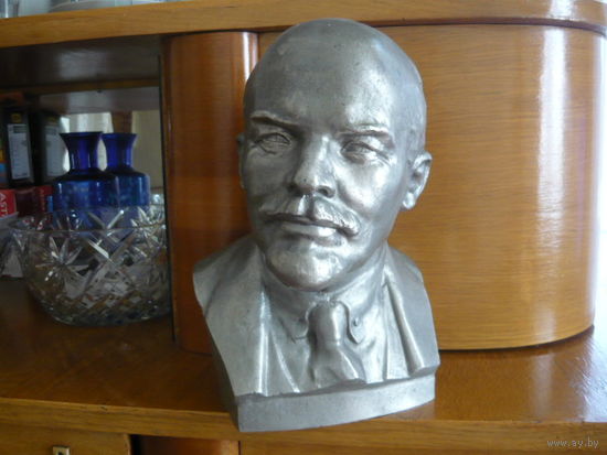 Бюст В.И.Ленин