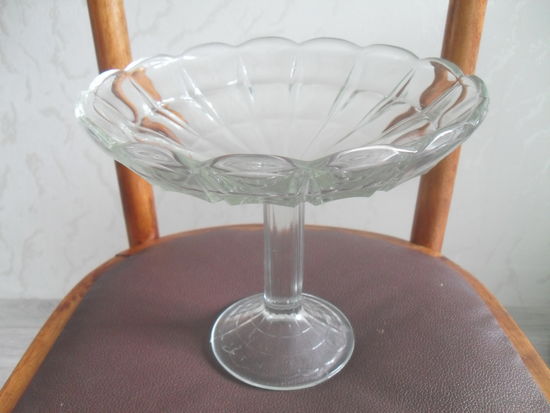 Конфетница. Диаметр 22 см.Высота 18 см.