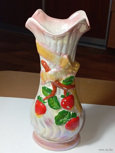 Фарфоровая вазочка .