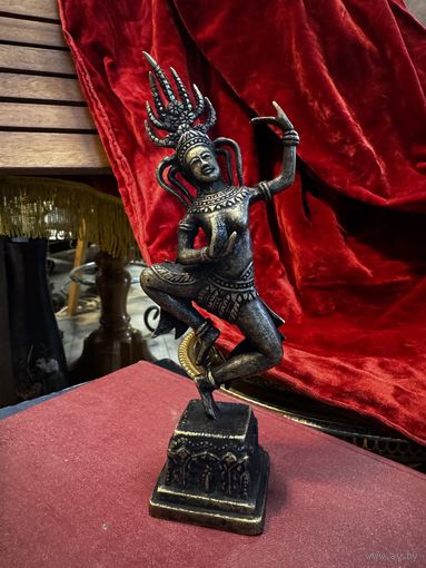 Бронзовая статуэтка