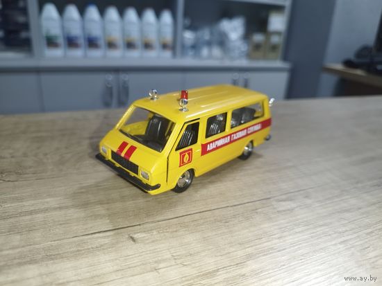 Раф СССР газовая служба имеется пару трещин на задней дверьки дверь сама крепкая