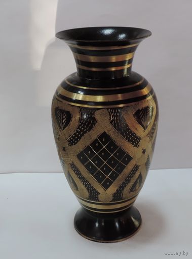 Ваза. Высота 15 см. 70-е годы Индия. Латунь. Не использованная.