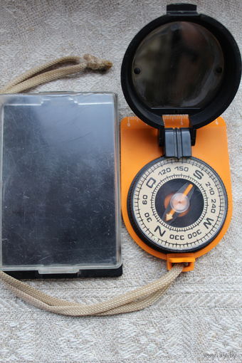 Компас туристический "АЗИМУТ" новый в коробке